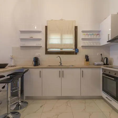 Seaside Serenity In Loutra