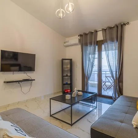 Seaside Serenity In Loutra *