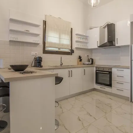 Seaside Serenity In Loutra *