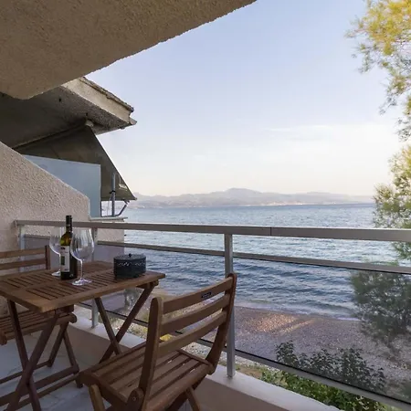 Seaside Serenity In Loutra Apartamento *