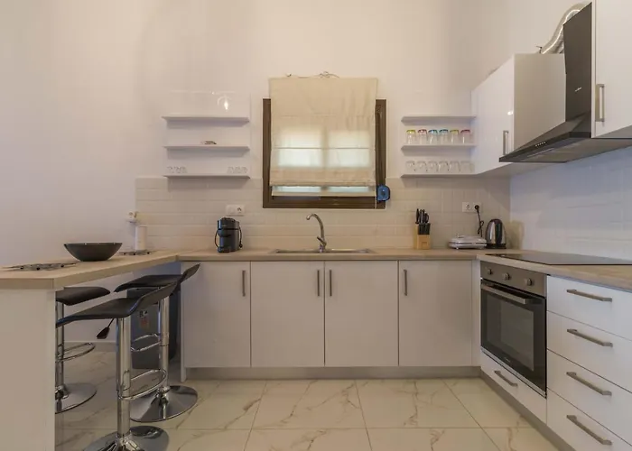 Seaside Serenity In Loutra