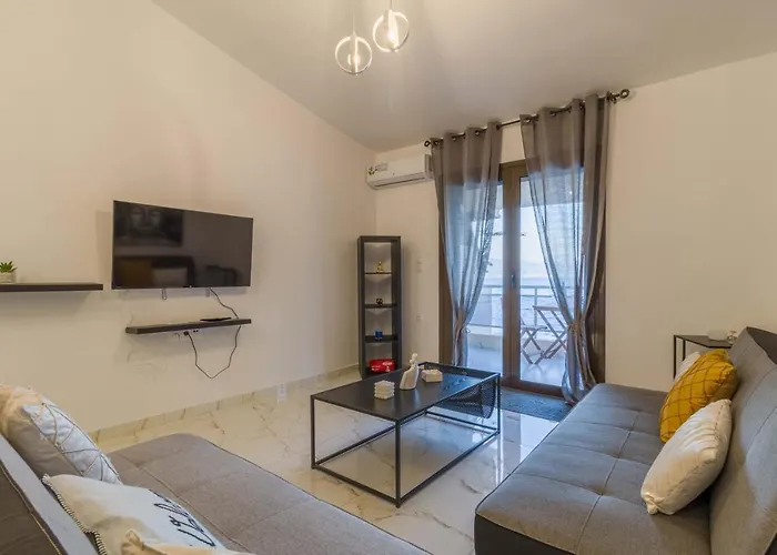 Seaside Serenity In Loutra *