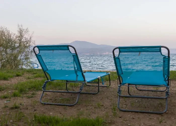 Seaside Serenity In Loutra *