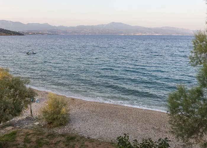 Seaside Serenity In Loutra Apartman