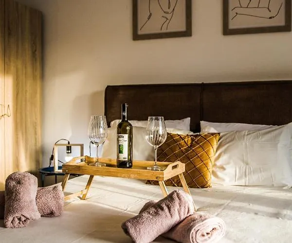 Seaside Serenity In Loutra Apartamento