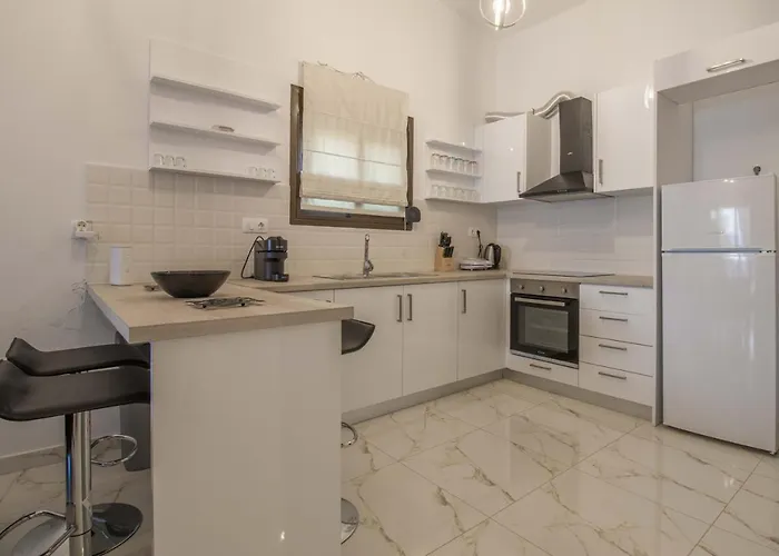 Seaside Serenity In Loutra *